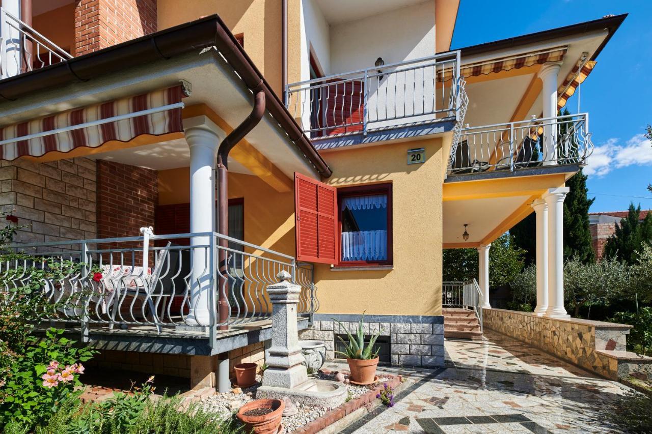 Apartment Haus Ana *